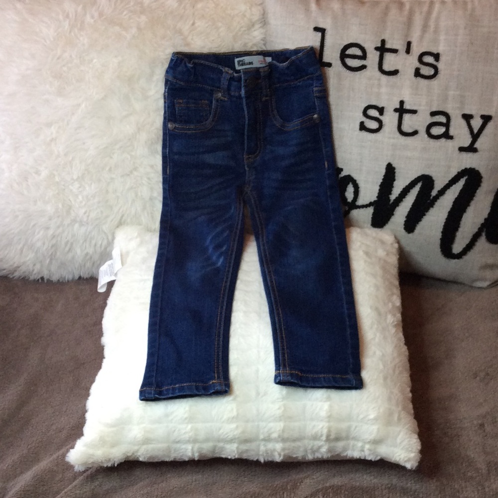 SLIM STRAIGHT JEANS